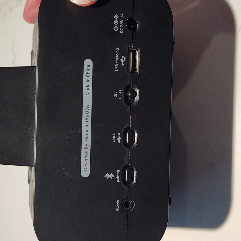 iHome Clock - Picture 3 of 3